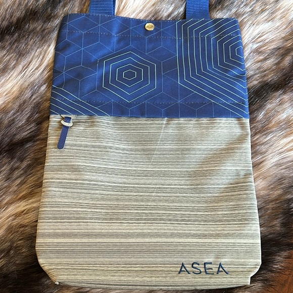 ASEA *NEW* Tote Bag - Picture 3 of 16